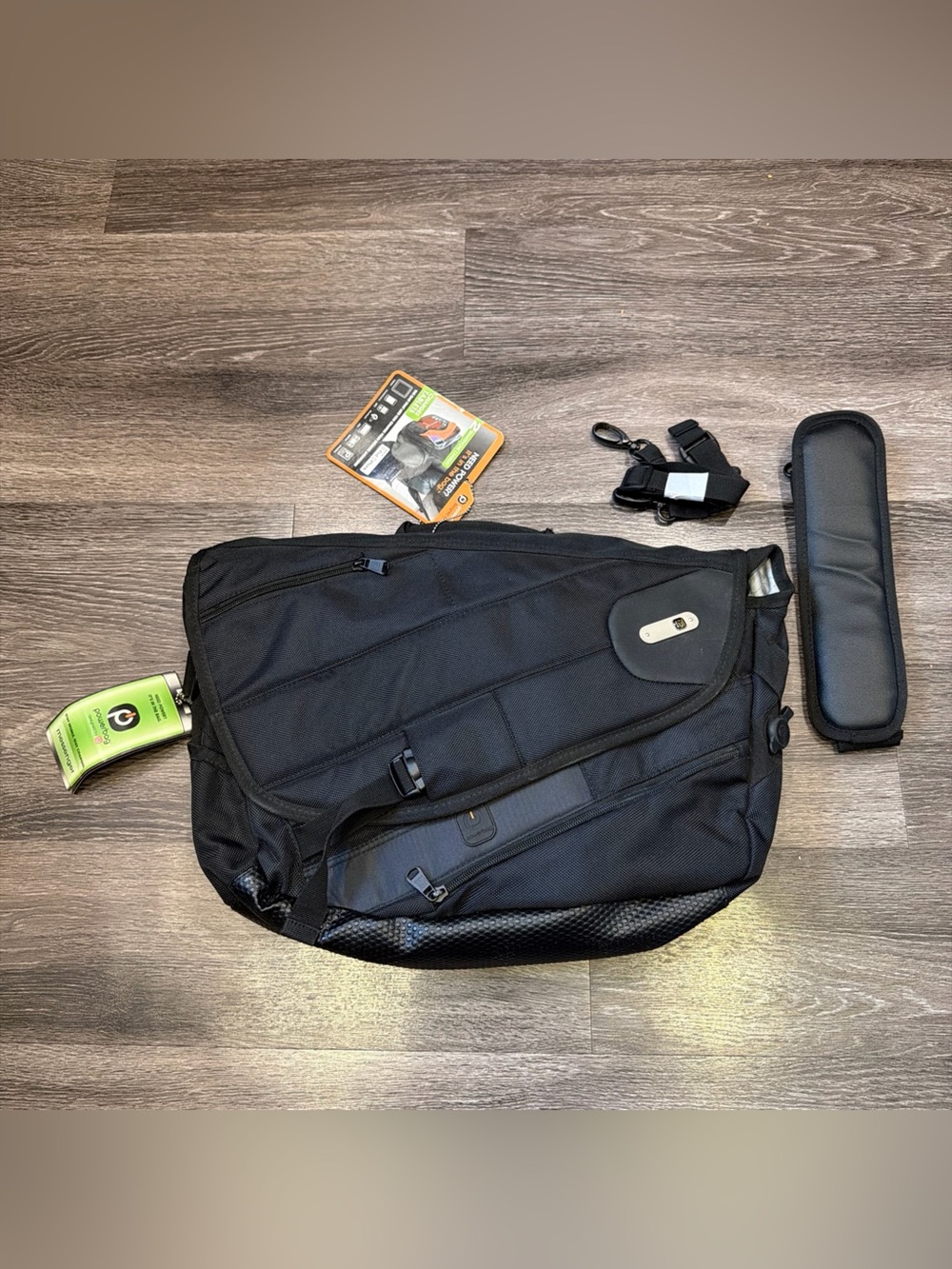 Powerbag Ful Messenger Laptop Bag w Battery Charger Smartphone Tablet 18" New